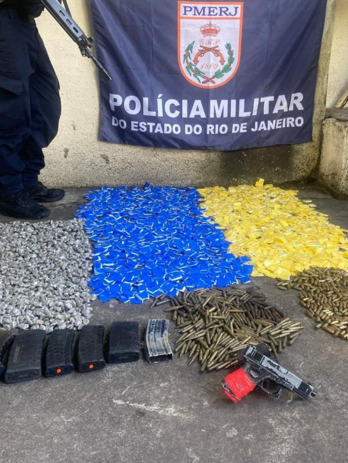 Pol&iacute;cia Militar apreendeu drogas e material b&eacute;lico no Morro do Borel, na Tijuca, Zona Norte do Rio	
