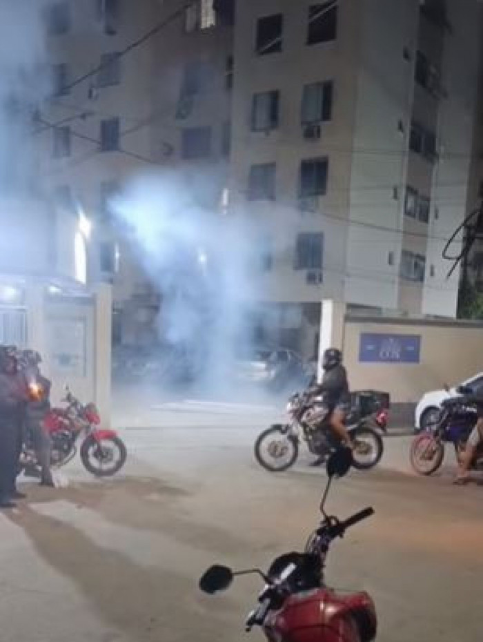 Motoboys protestaram em frente a condom&iacute;nio em S&atilde;o Gon&ccedil;alo