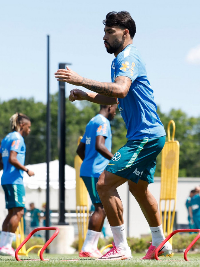 Lucas Paquet&aacute; em a&ccedil;&atilde;o durante treino da sele&ccedil;&atilde;o brasileira, nos Estados Unidos