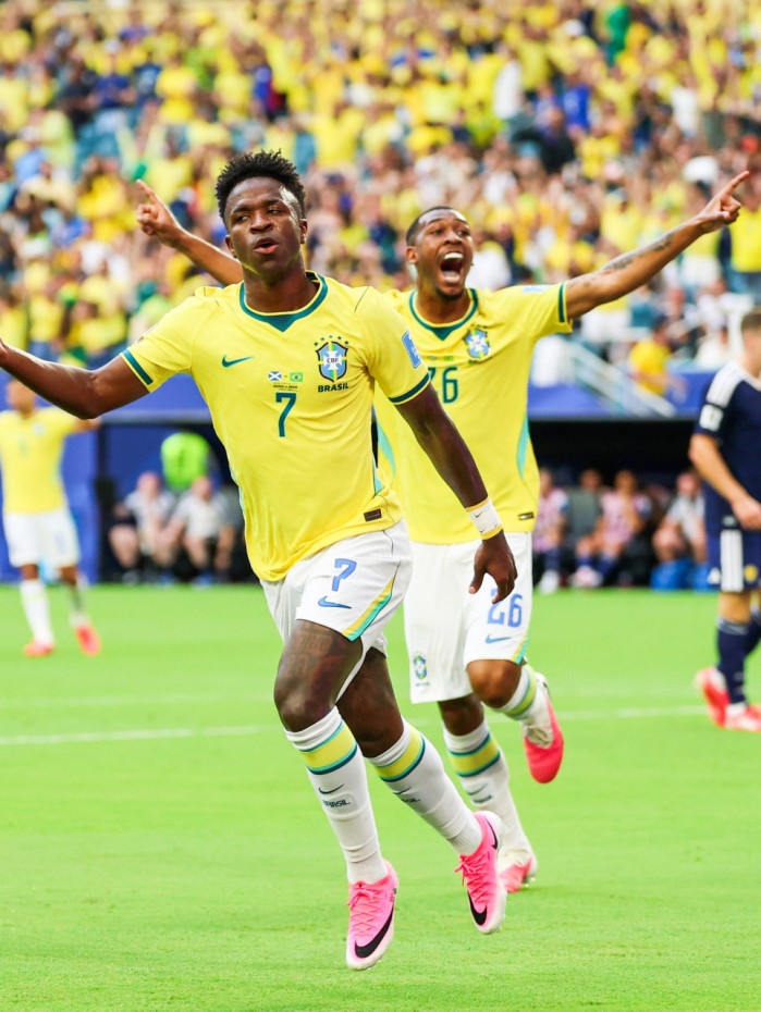 Vini Jr comemora o gol do Brasil sobre a Esc&oacute;cia na Copa do Mundo