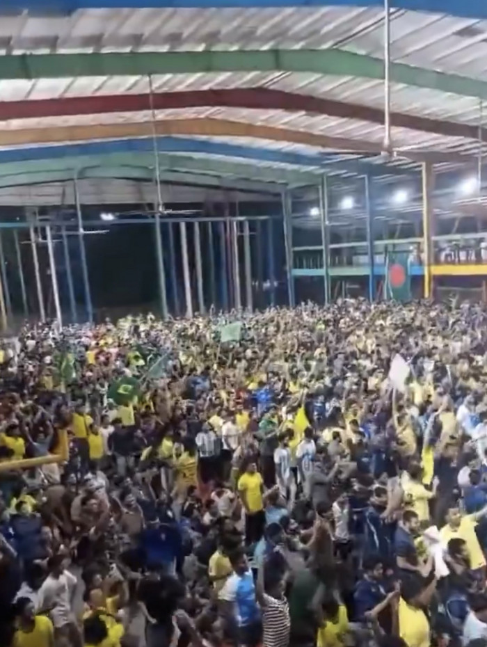 Torcedores da sele&ccedil;&atilde;o brasileira em Bangladesh