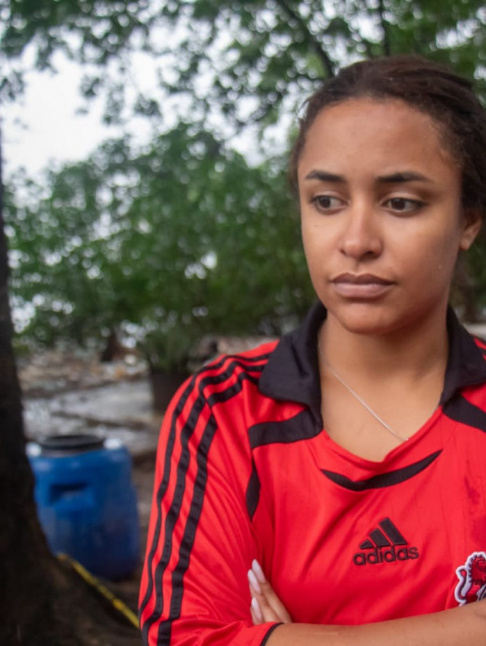 Larissa dos Santos ficou presa em casa com o filho