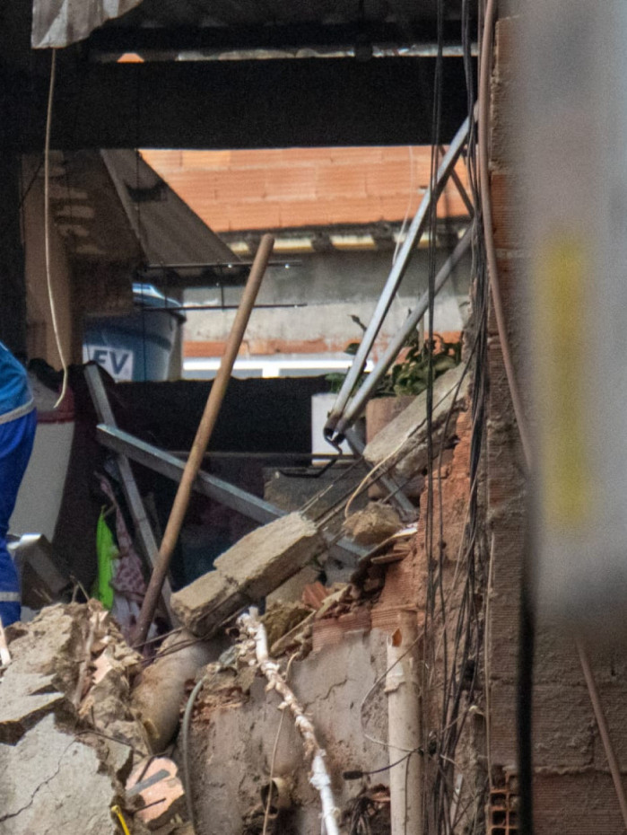 Moradores descrevem desabamento na Ilha do Governador