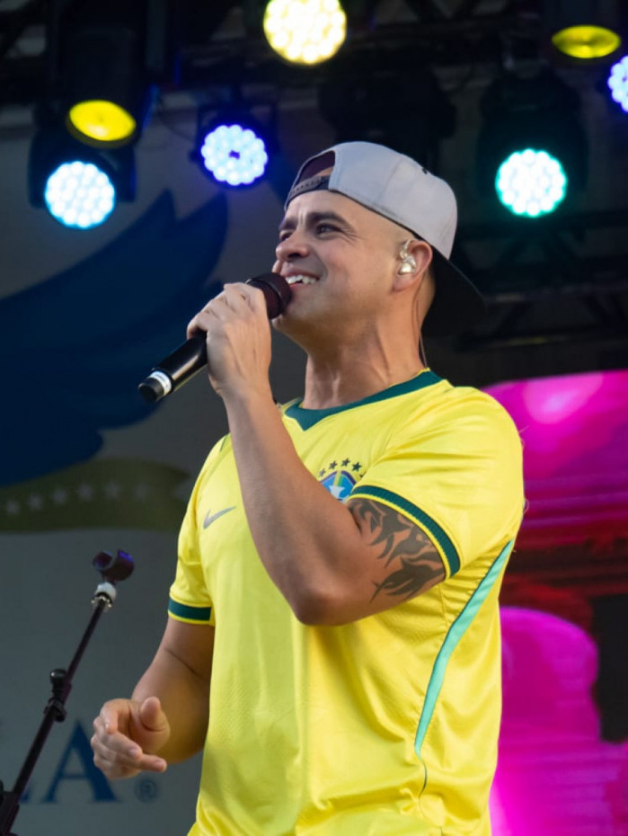 Primeiro Amor cantou sucessos do pagode em festa de anivers&aacute;rio do Jornal O DIA