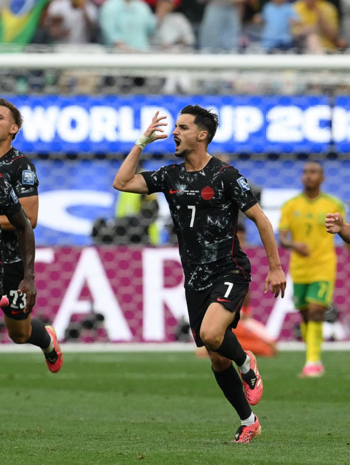 Eustaquio marcou o gol que selou a classifica&ccedil;&atilde;o da sele&ccedil;&atilde;o do Canad&aacute; para as oitavas de final