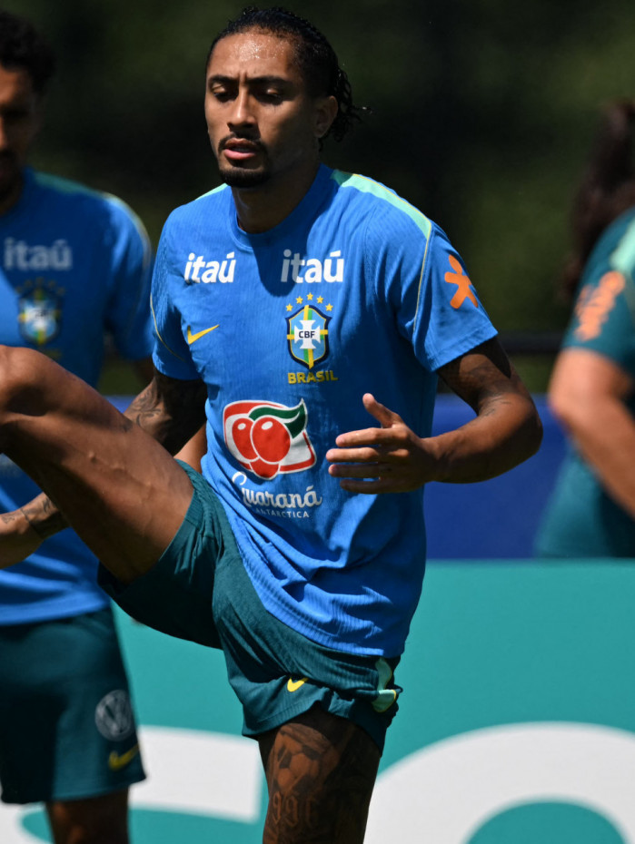 Raphinha em a&ccedil;&atilde;o durante treino da sele&ccedil;&atilde;o brasileira, nos Estados Unidos