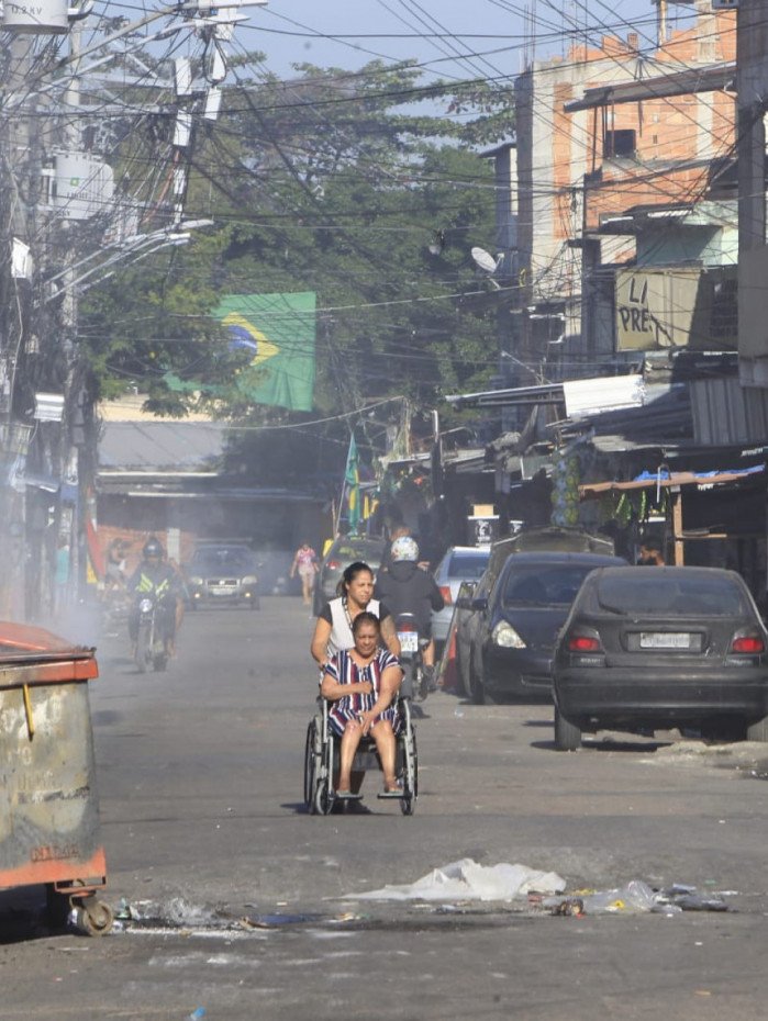 Cidade de Deus amanheceu em clima de tens&atilde;o com barricadas em chamas