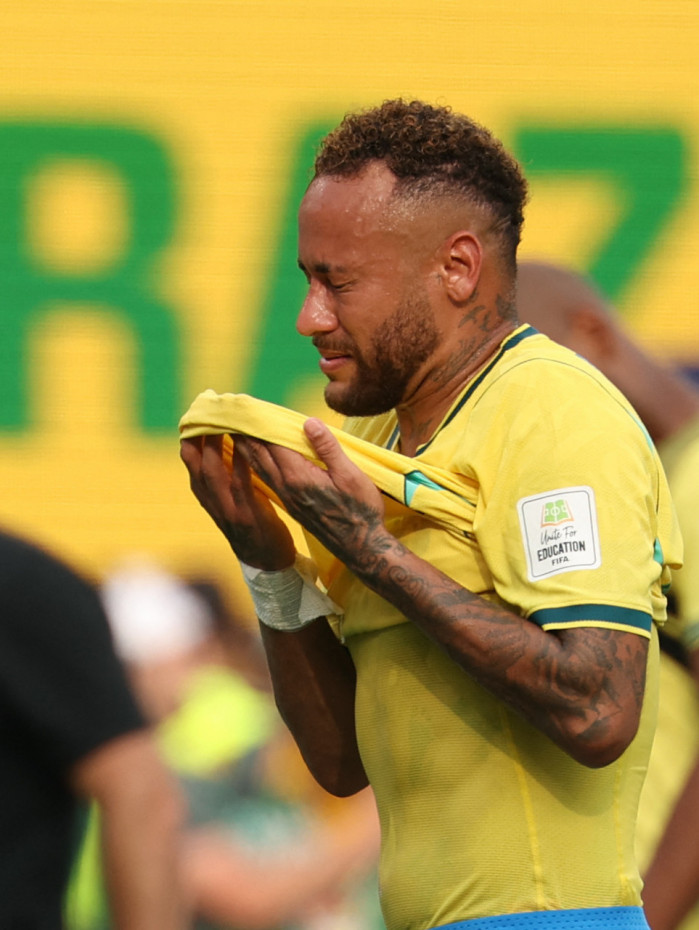 Neymar chorou muito ap&oacute;s a elimina&ccedil;&atilde;o na Copa do Mundo e indicou fim de ciclo na Sele&ccedil;&atilde;o
