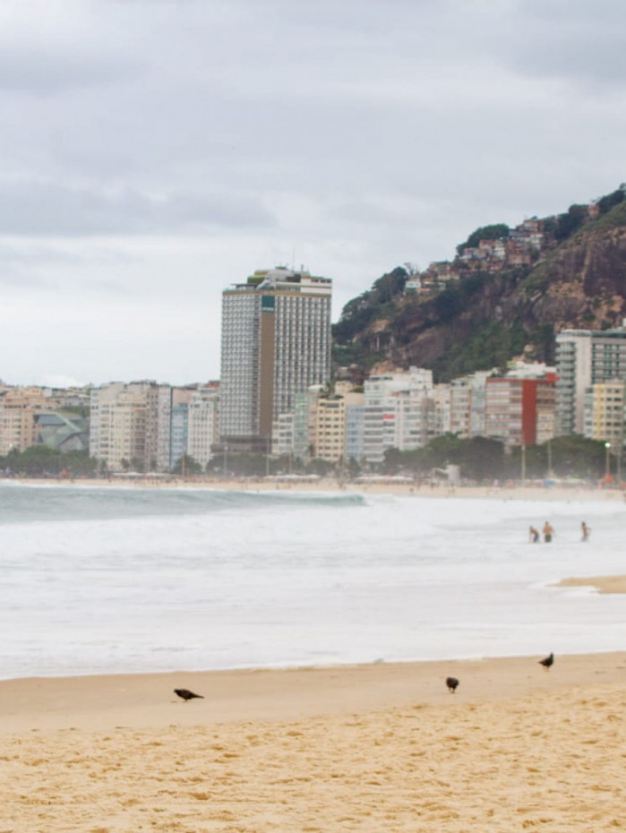 Previs&atilde;o do tempo neste domingo (5) na Praia de Copacabana, na Zona Sul do Rio