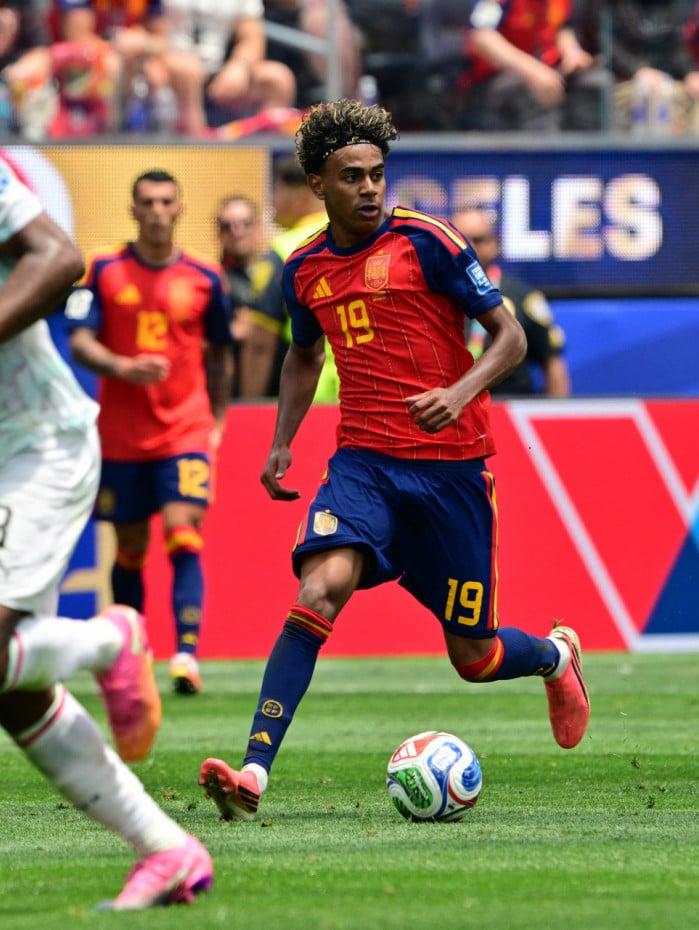 Lamine Yamal, de 18 anos, é o craque da Espanha e do Barcelona
