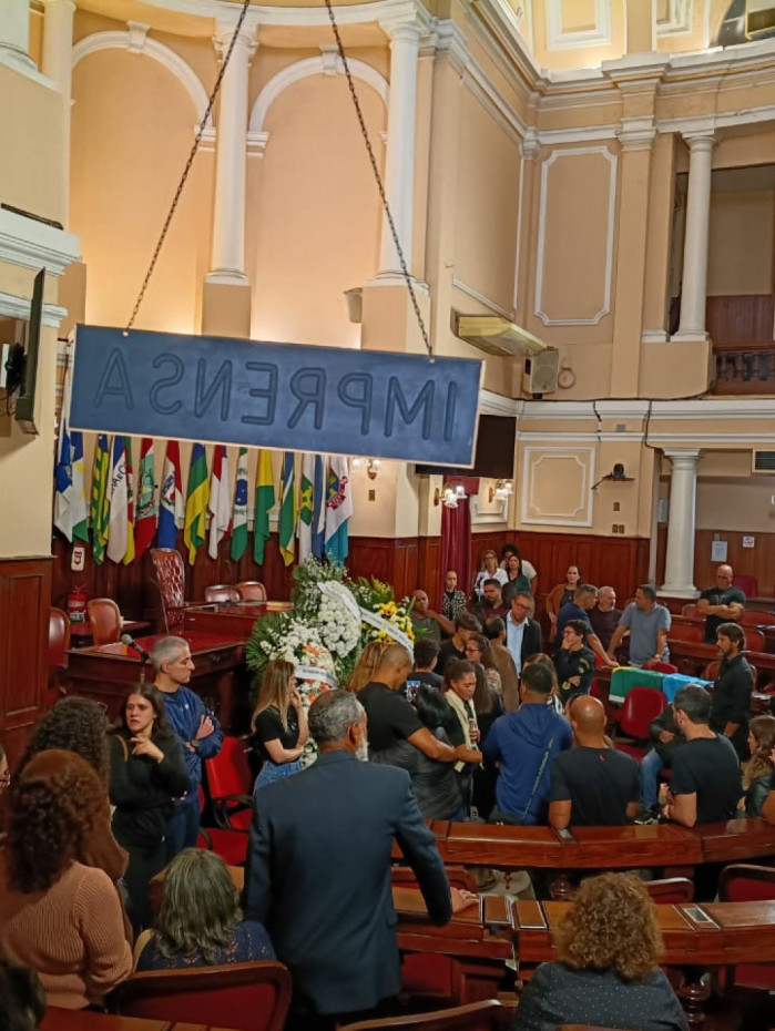 Velório de inspetor morto é marcado por revolta e consternação