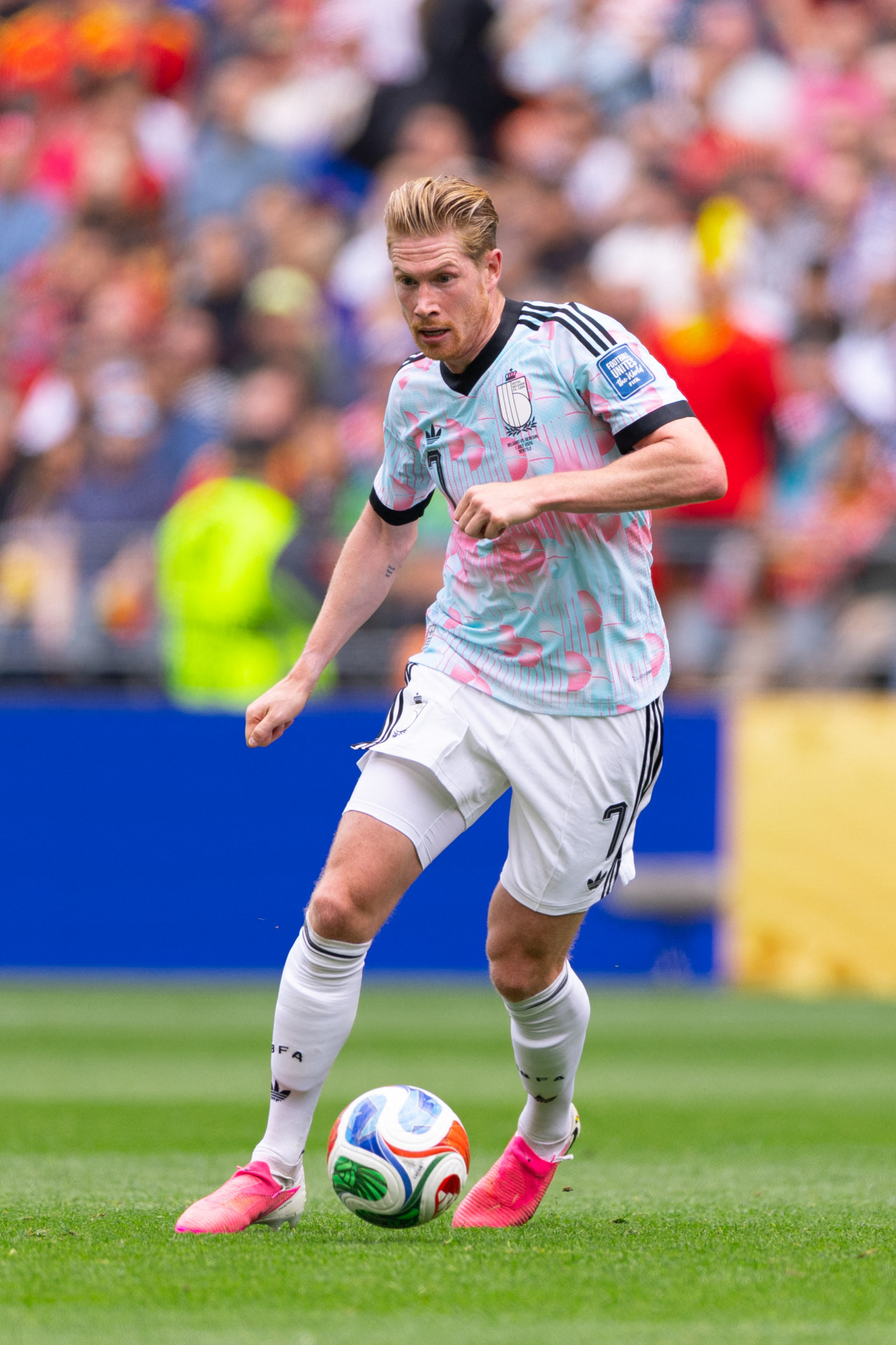 De Bruyne, de 35 anos, é atualmente meia da Bélgica e do Napoli