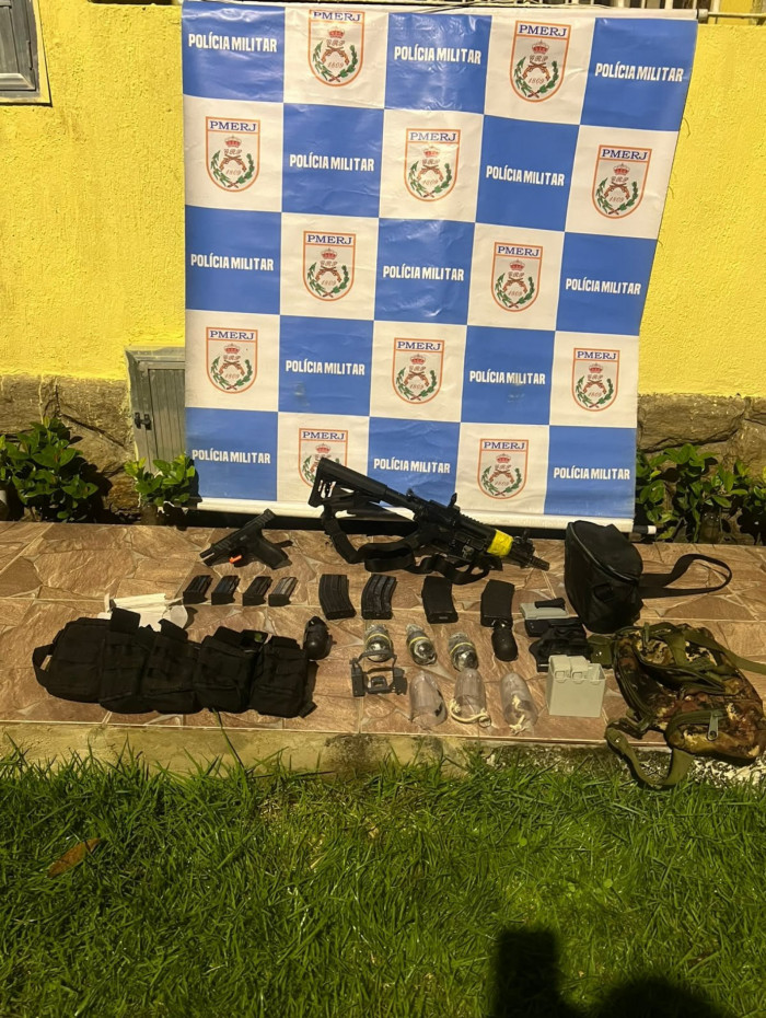 Materiais apreendidos com criminosos presos