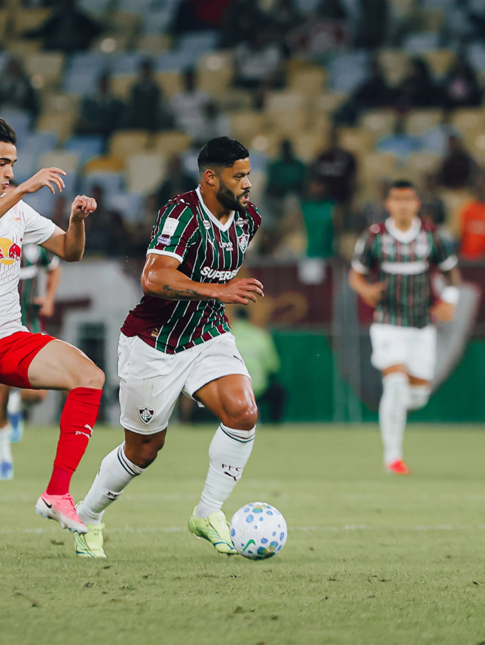 Lance do jogo entre Fluminense e Red Bull Bragantino