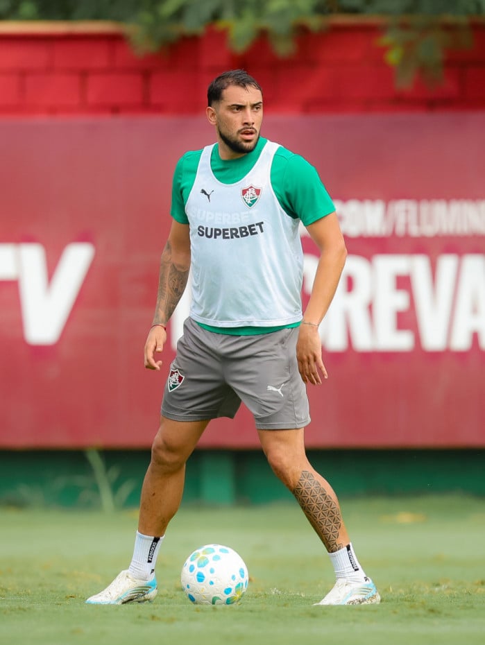 Freytes melhora a sa&iacute;da de bola do Tricolor