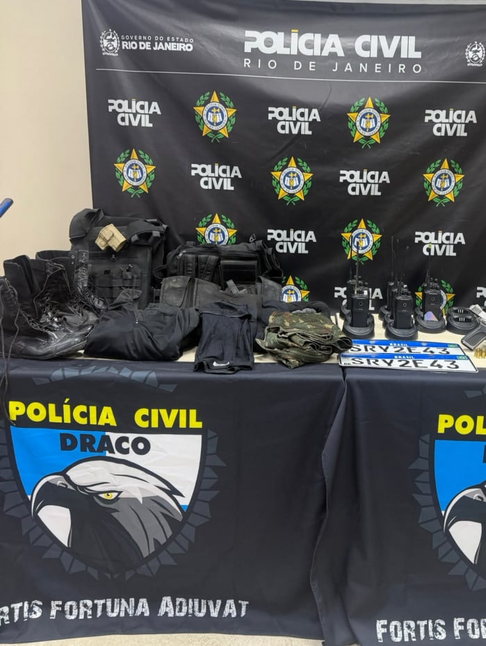 Pol&iacute;cia Civil apreendeu arma durante opera&ccedil;&atilde;o na comunidade do Piraqu&ecirc;, em Guaratiba, na Zona Oeste do Rio