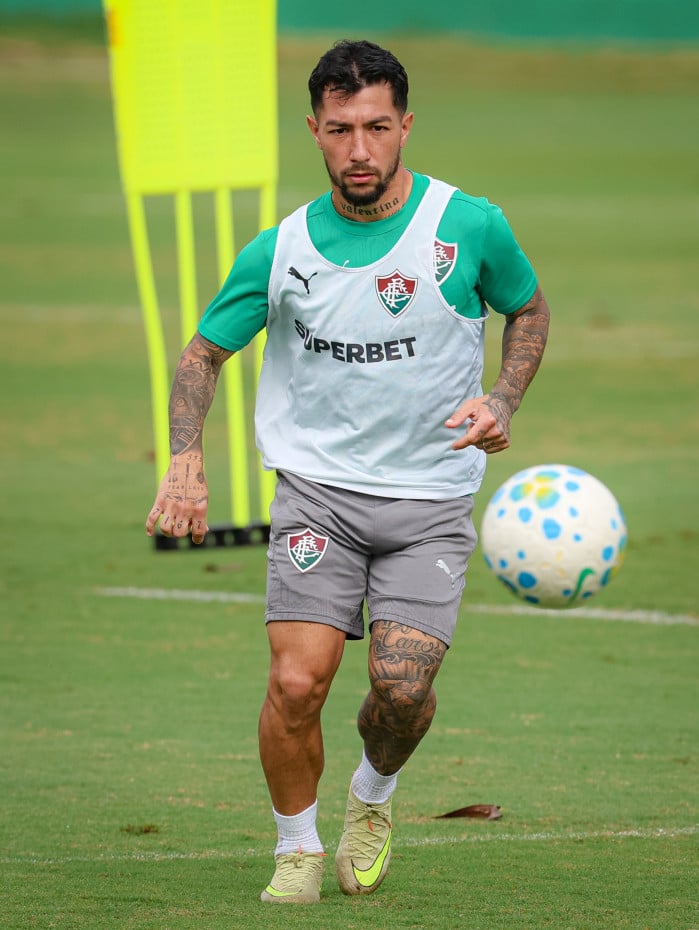 Lucho Acosta em treino do Fluminense