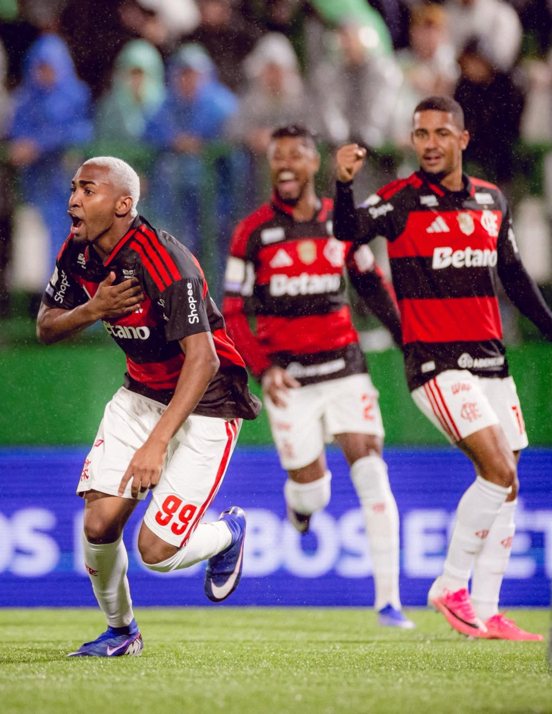 Lorran marcou o terceiro gol do Fla na vitória por 4 a 0 sobre a Chapecoense, na última quarta-feira