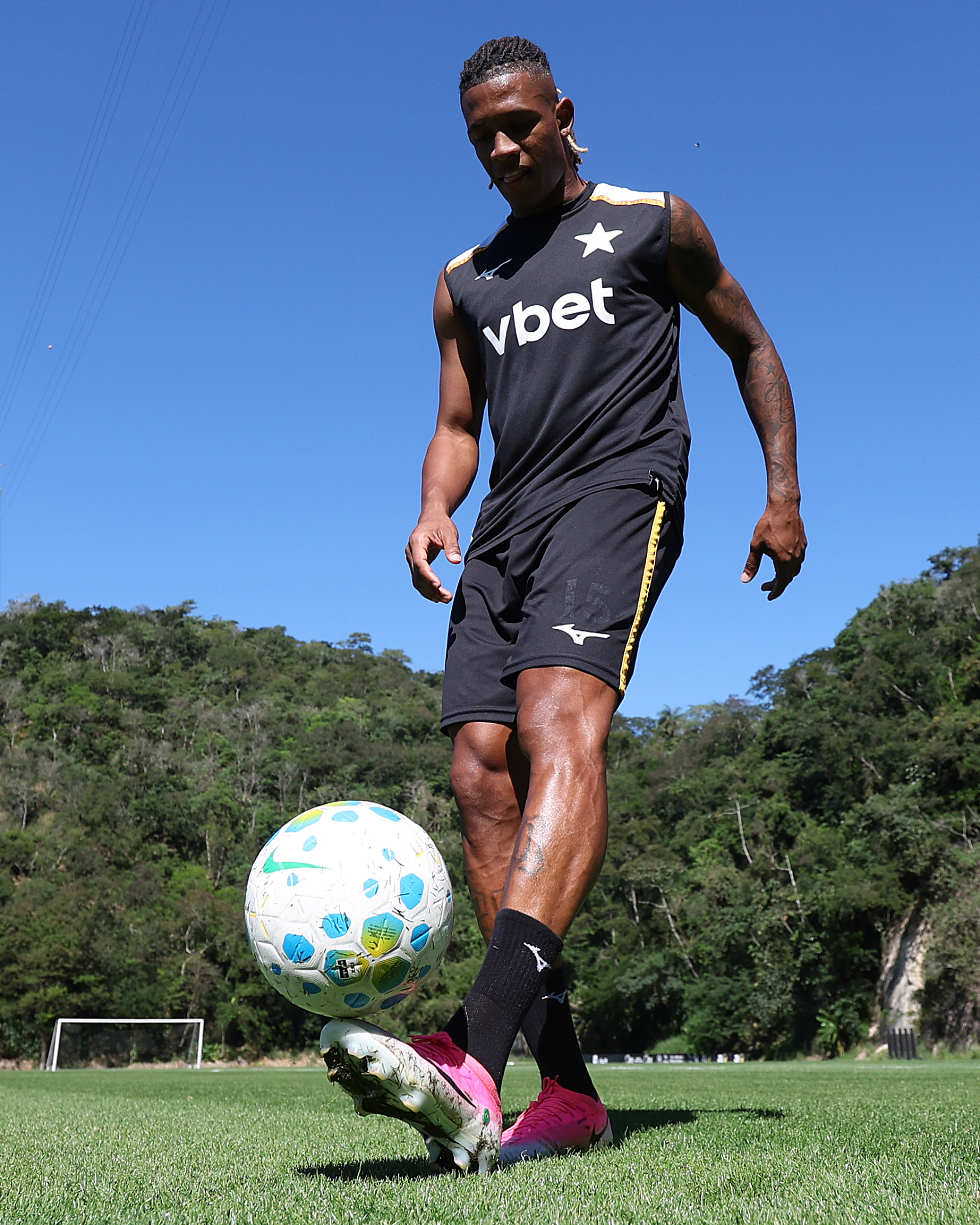 Danilo vive semana de polêmicas em meio à janela de transferências