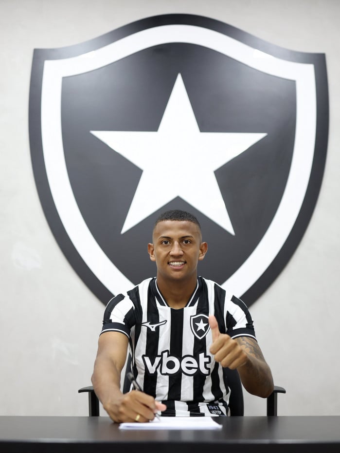 Kauan Toledo renovou com o Botafogo
