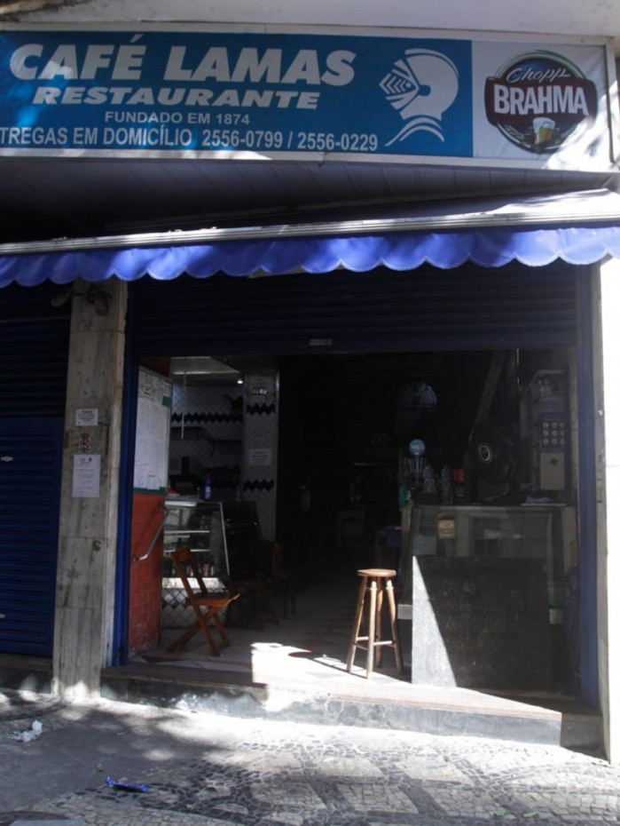 Caf&eacute; Lamas, no Flamengo, Zona Sul do Rio, fechou ap&oacute;s inc&ecirc;ndio