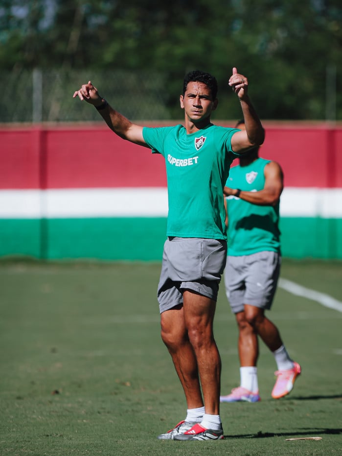 Ganso perdeu espa&ccedil;o para Lucho Acosta ap&oacute;s a miocardite