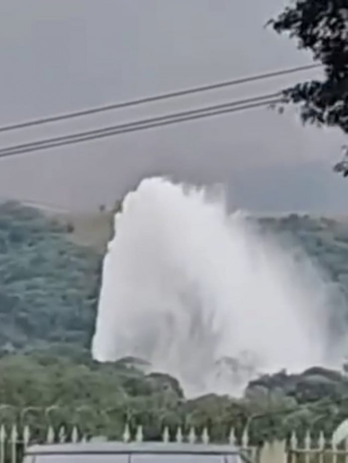 Adutora rompe e provoca grande vazamento em Campo Grande