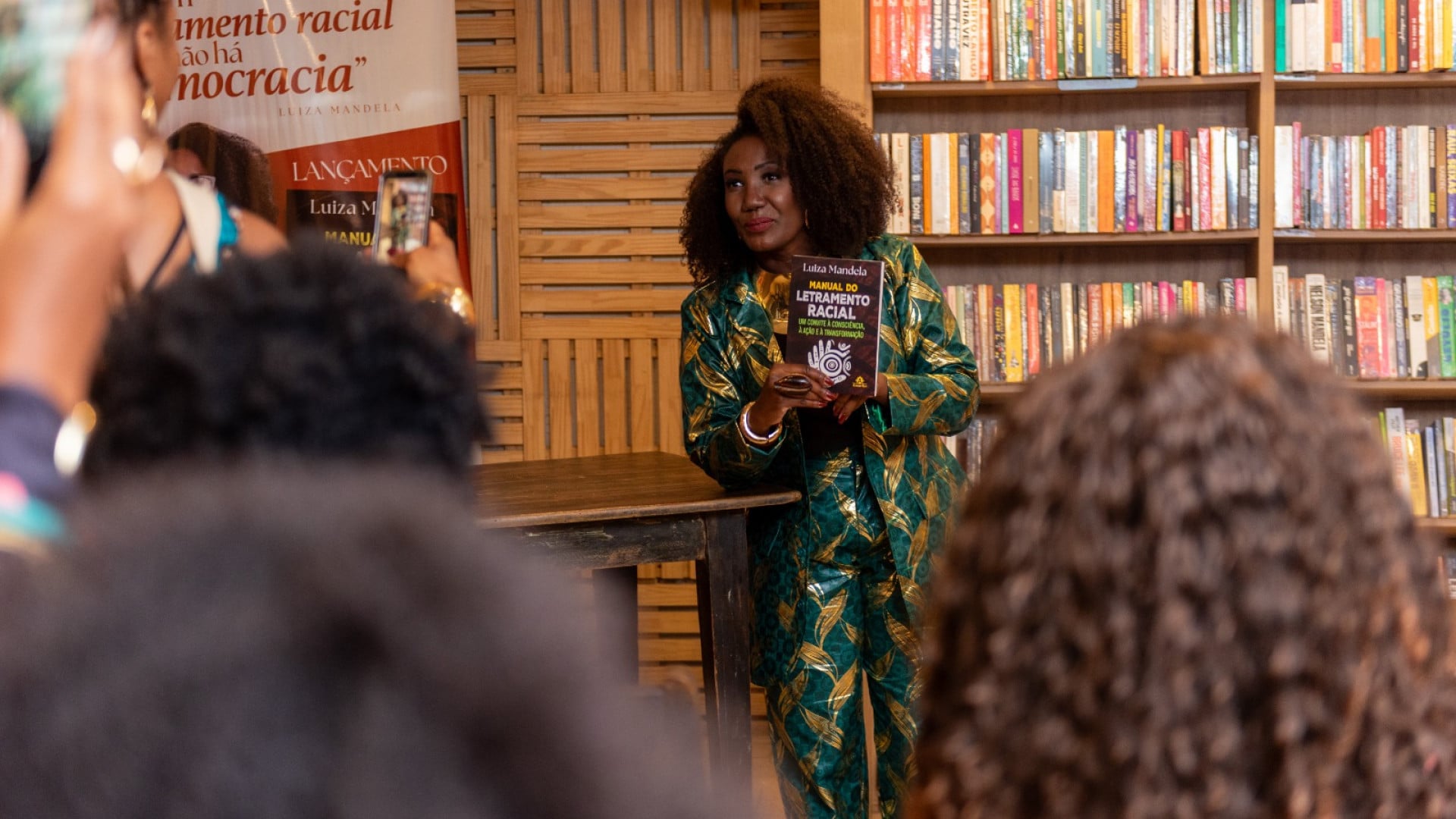 Luiza Mandela escreveu a obra, que &eacute; dividida em seis cap&iacute;tulos sobre o racismo