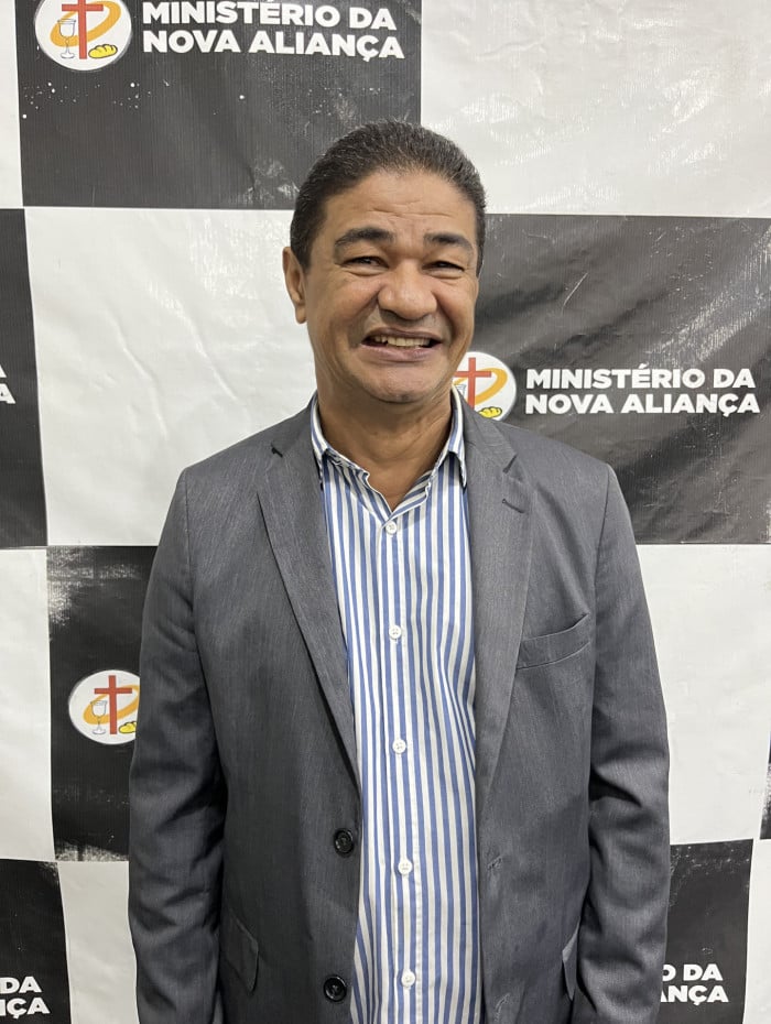 Igreja fundada pelo pastor Naildo distribui cestas b&aacute;sicas