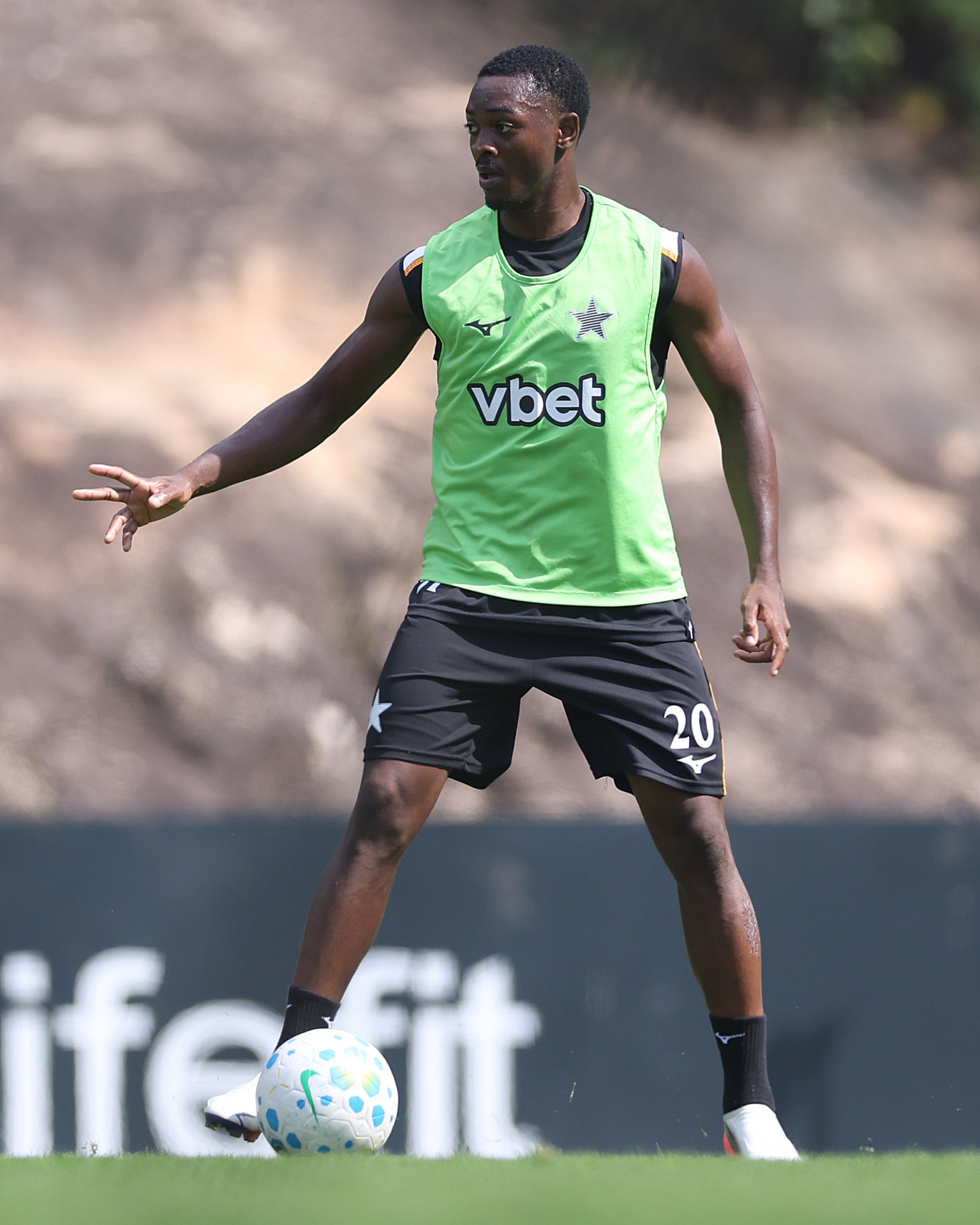 O volante Domingos Andrade foi uma das seis contratações do Botafogo nesta janela de transferências