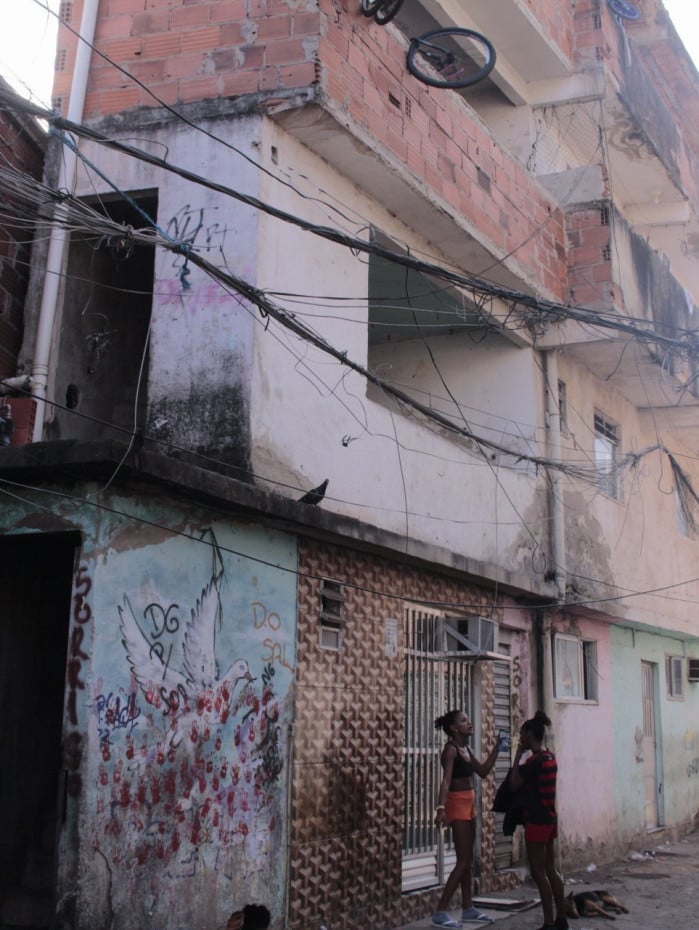 Moradores da Mangueira fizeram um protesto nesta quarta ap&oacute;s menino ficar ferido
