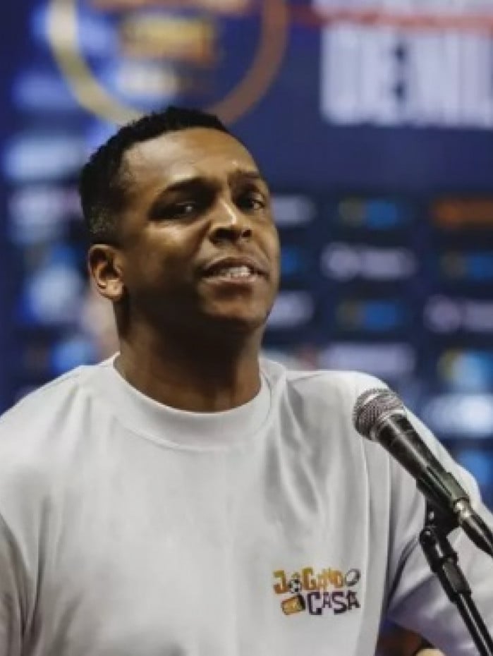 J&ocirc; relembra festas com Ronaldinho