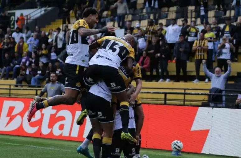 Crici&uacute;ma e Goi&aacute;s mediram for&ccedil;as neste s&aacute;bado, pela 22&ordf; rodada da S&eacute;rie B do Brasileiro ?