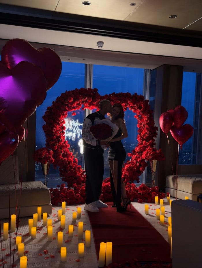 Richarlison pede Amanda Araujo em casamento
