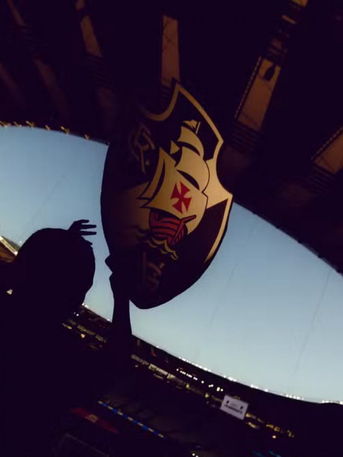 Festa da torcida do Vasco nas arquibancadas do Maracan&atilde;