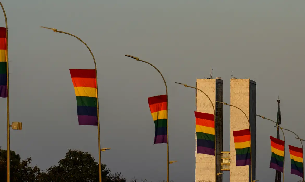 Candidaturas LGBT+ t&ecirc;m recorde em 2026 e se espalham por mais partidos
