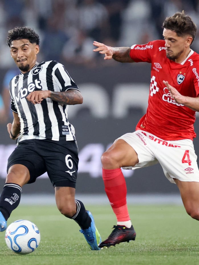 Lance do jogo entre Botafogo e Cienciano (PER)