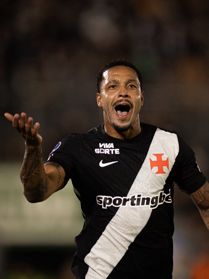 David comemora segundo gol do Vasco