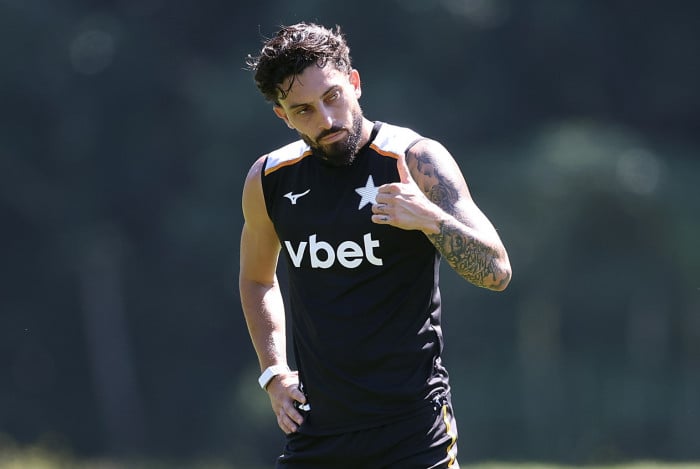 Glorioso conta com a lideran&ccedil;a de Alex Telles em meio &agrave; maratona