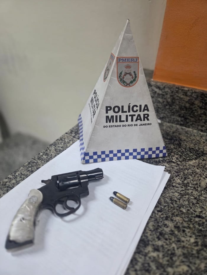Adolescente foi apreendido com um rev&oacute;lver durante uma a&ccedil;&atilde;o
