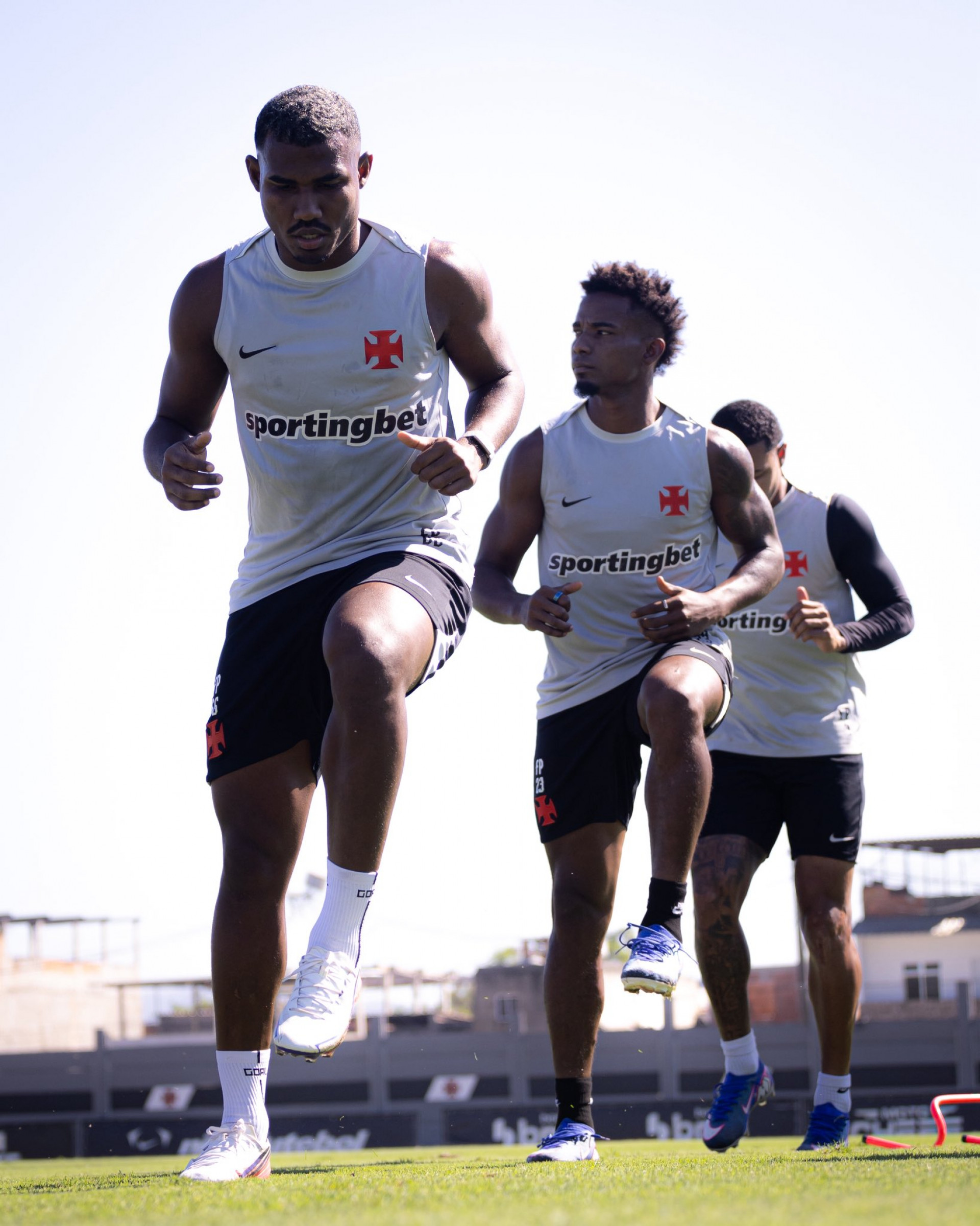 Cuiabano e Thiago Mendes