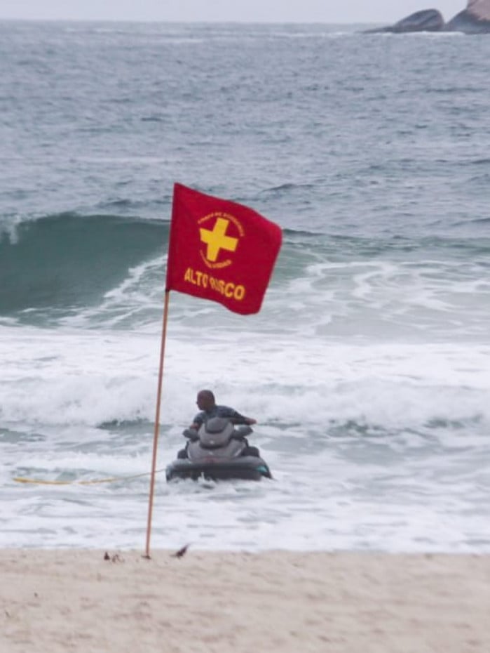 Ondas na orla do Rio podem chegar a 3 metros de altura