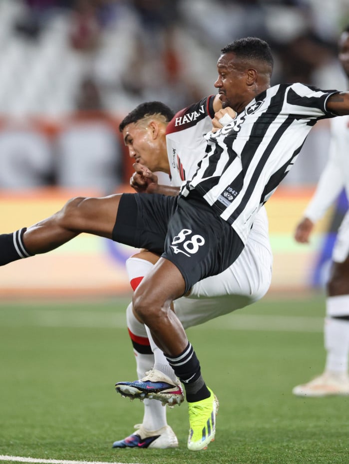 Edenilson em a&ccedil;&atilde;o pelo Botafogo