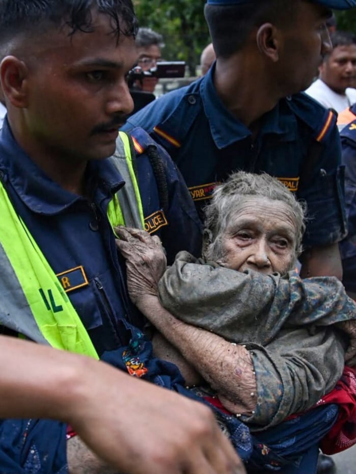 Autoridades nepalesas informaram que 384 turistas continuam desaparecidos, sendo 291 estrangeiros