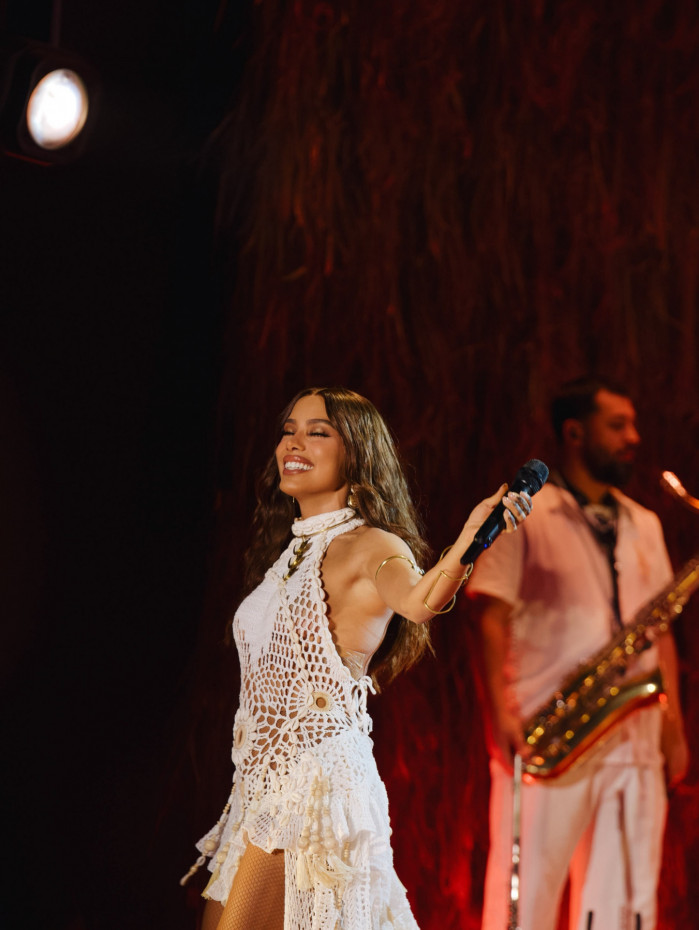 Anitta anuncia tema dos ensaios de Carnaval para 2027