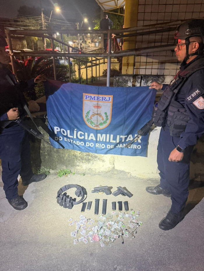 Material apreendido com criminosos em S&atilde;o Jo&atilde;o de Meriti