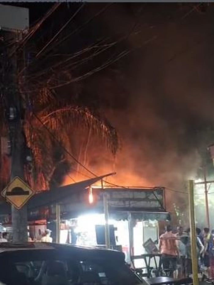 Inc&ecirc;ndio em food truck em Anchieta