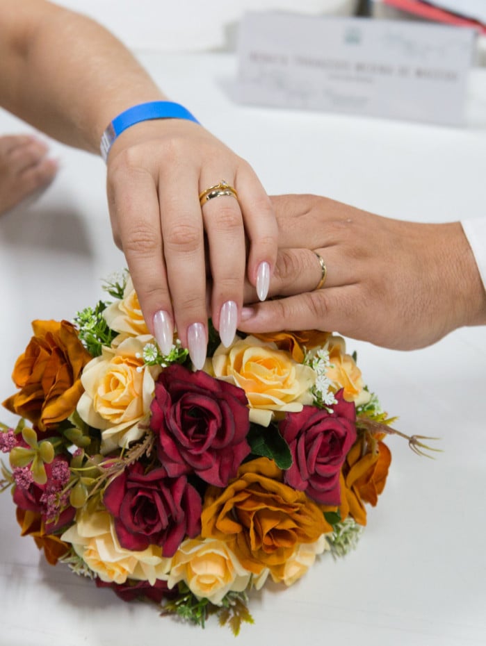 Casamento comunit&aacute;rio reuniu 100 casais