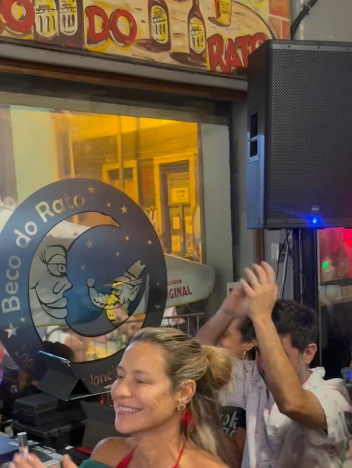 Luana Piovani celebra anivers&aacute;rio em roda de samba no Rio