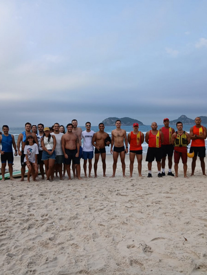 Grupo foi resgatado e levado de volta &agrave; faixa de areia sem ferimentos